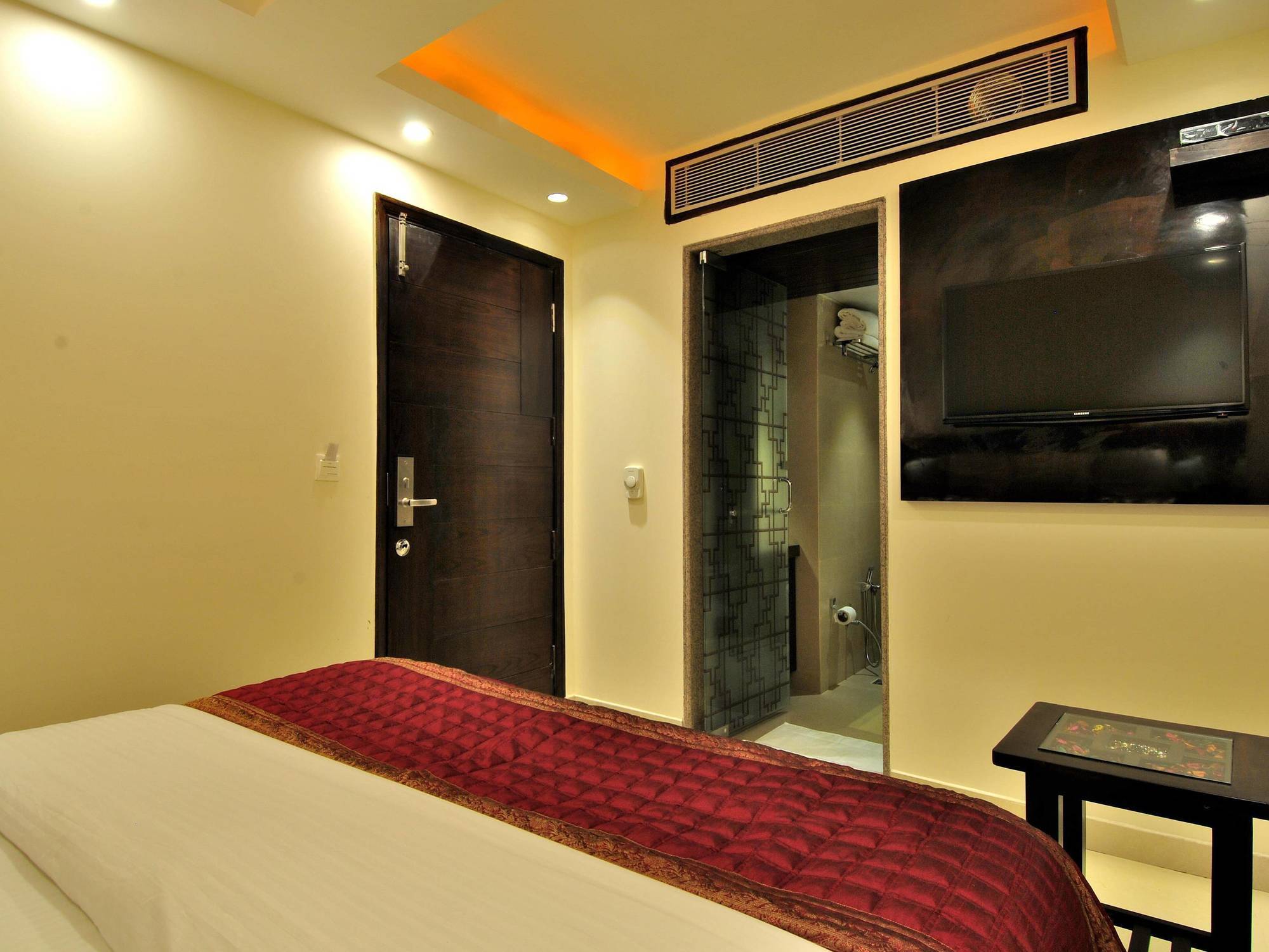 Отель Sai Miracle - Luxury Living Нью-Дели Экстерьер фото